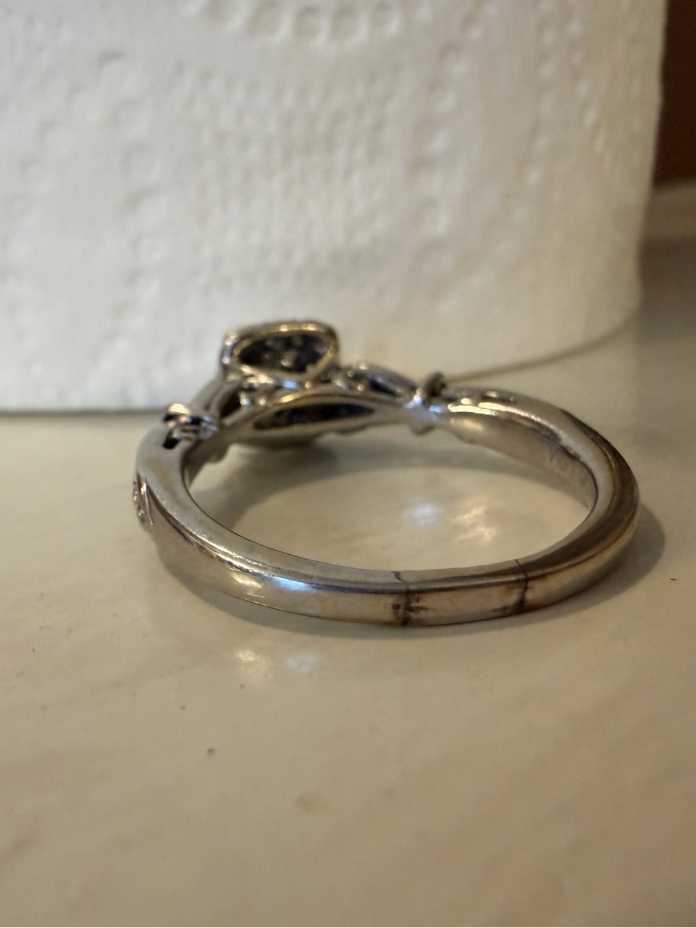 Vera Wang Love collection halo engagement ring - Picture 6 of 7